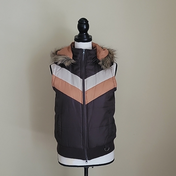 CoffeeShop Jackets & Blazers - CoffeeShop chevron puffer vest